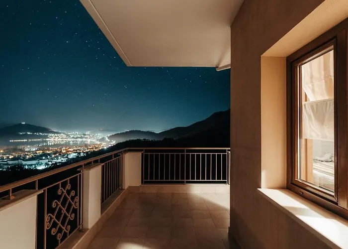 מלון Enastron View 4*